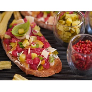 Tartines thon rouge cubes de cornichons aigres doux